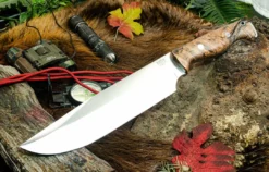 BARK RIVER KNIVES Bark River Bravo Crusader 3V Knife Sandy Tigertail Maple Burl (USA)