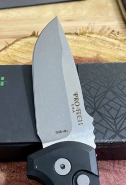 PROTECH KNIVES Pro-Tech Rockeye Auto Black Handle, Stonewash S35VN Blade LG301