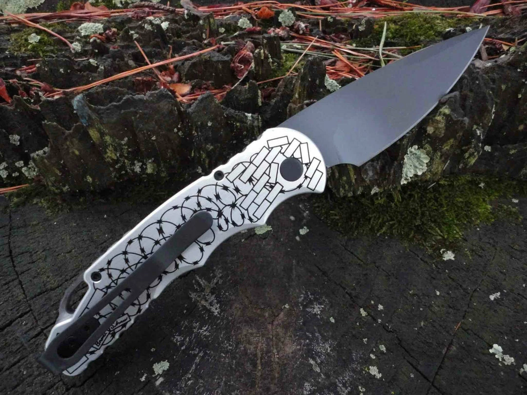 Budget π PROTECH KNIVES All Knife Brands ProTech TR-5.62 Shaw Skull & Barbed Wire DLC (USA) π 6 PROTECH KNIVES All Knife Brands ProTech TR-5.62 Shaw Skull & Barbed Wire DLC (USA)